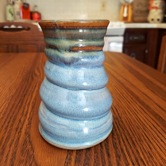 Ceramic Earthenware Ripple Blue Vase by Zoe - Picture 1 of 9